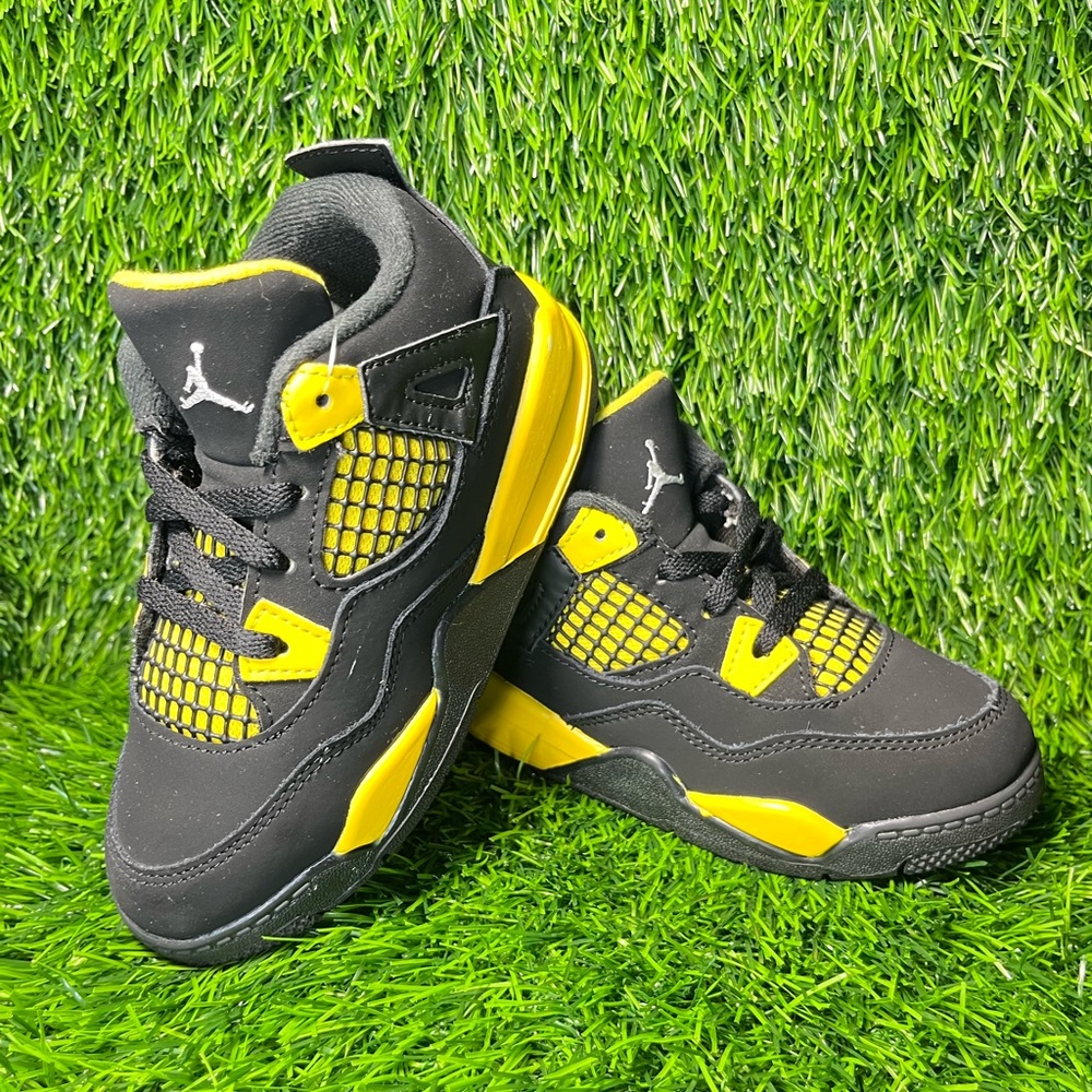 Jordan Kids Black and Yellow Sneakers size 10c BQ7670-017